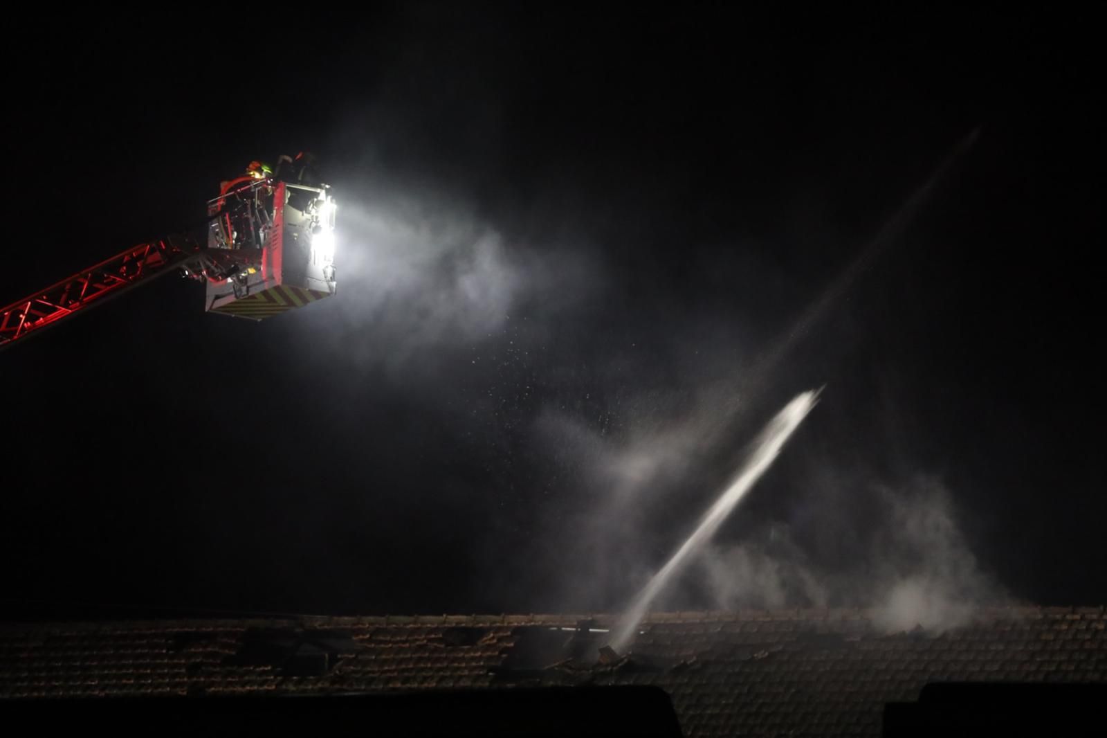 incendio-en-la-estacion-de-trenes-de-tejares-17