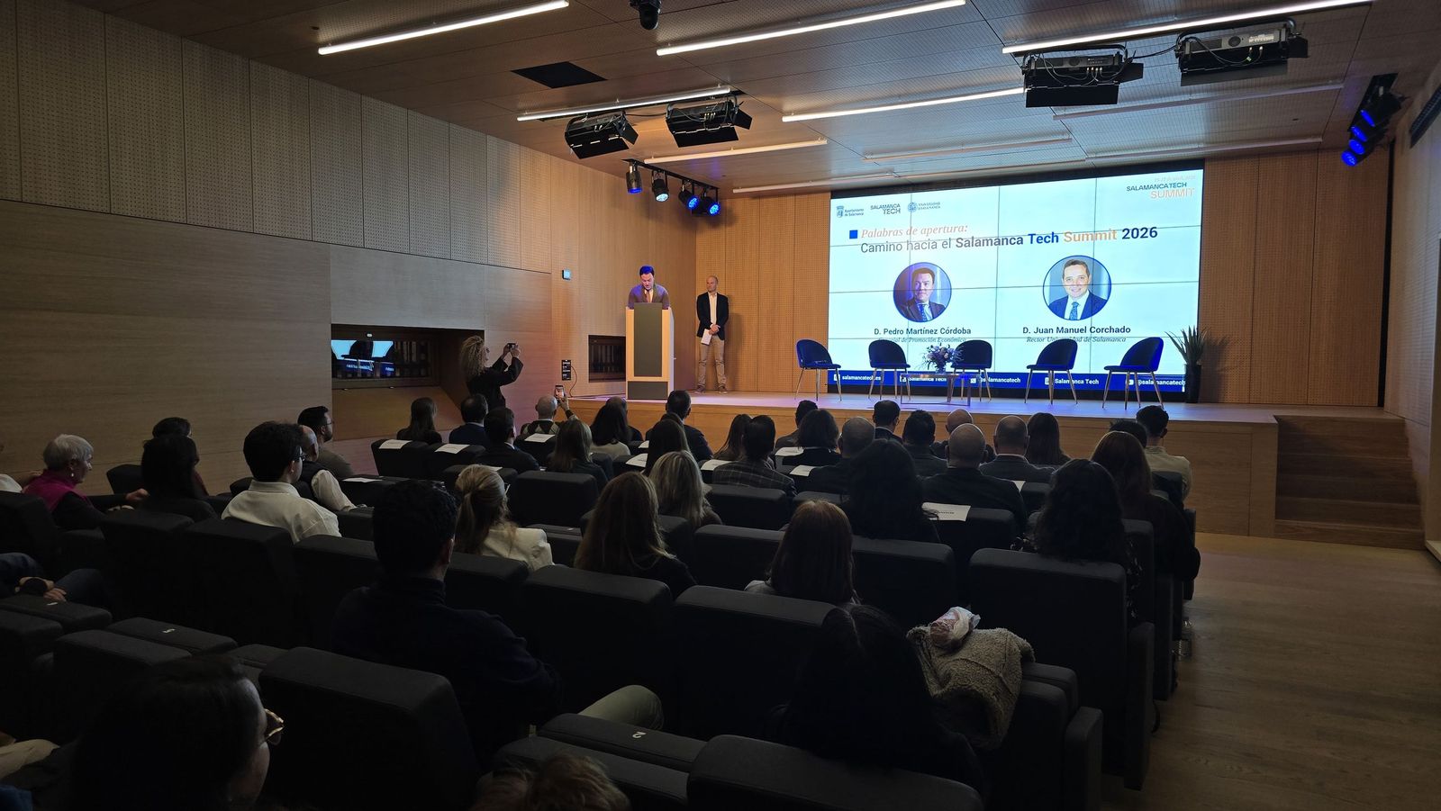Inauguración del encuentro “Caminando hacia el Salamanca Tech Summit 2026”.