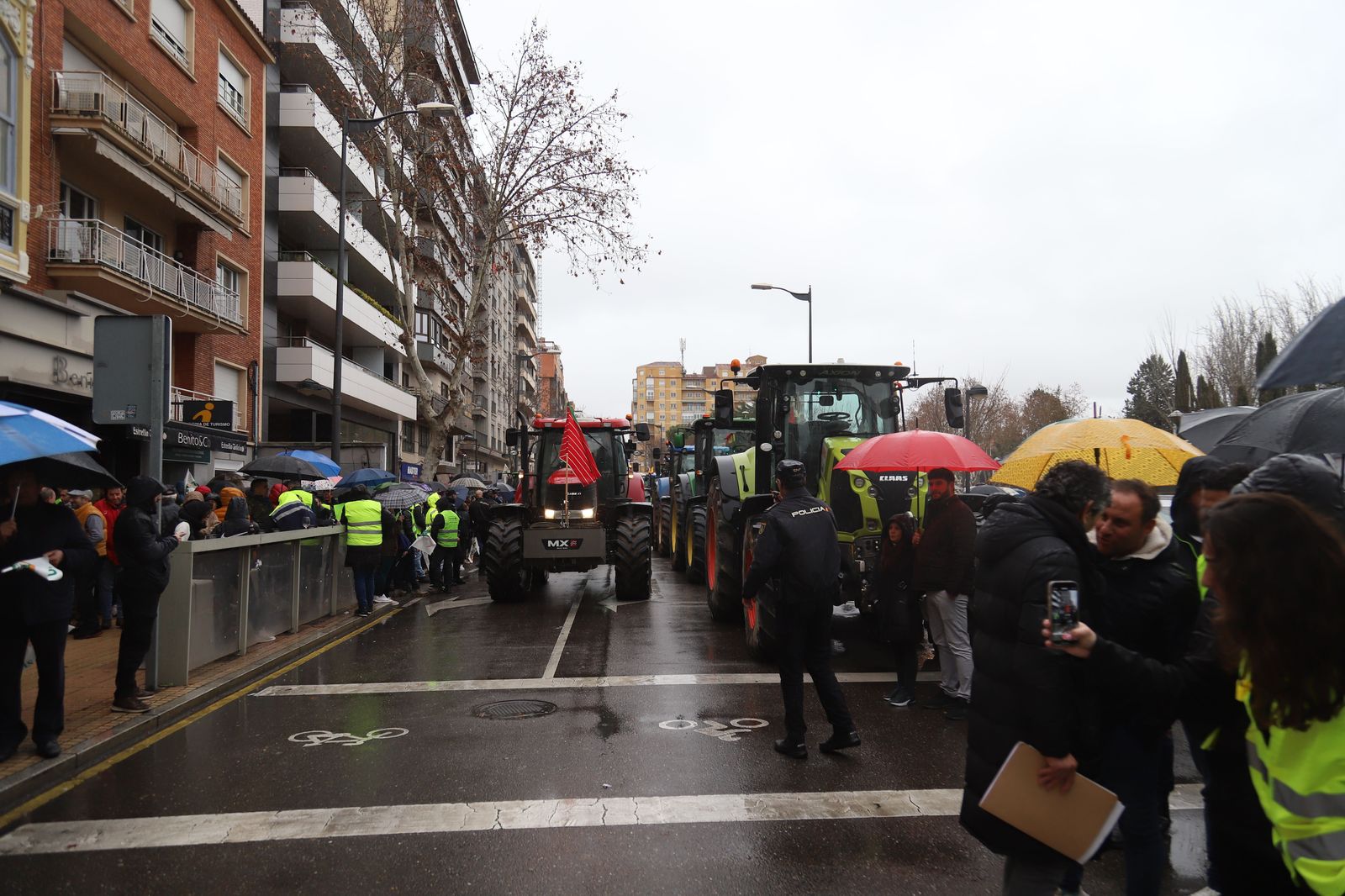 Los tractores llegan a la plaza de La Marina  Foto: María Lorenzo