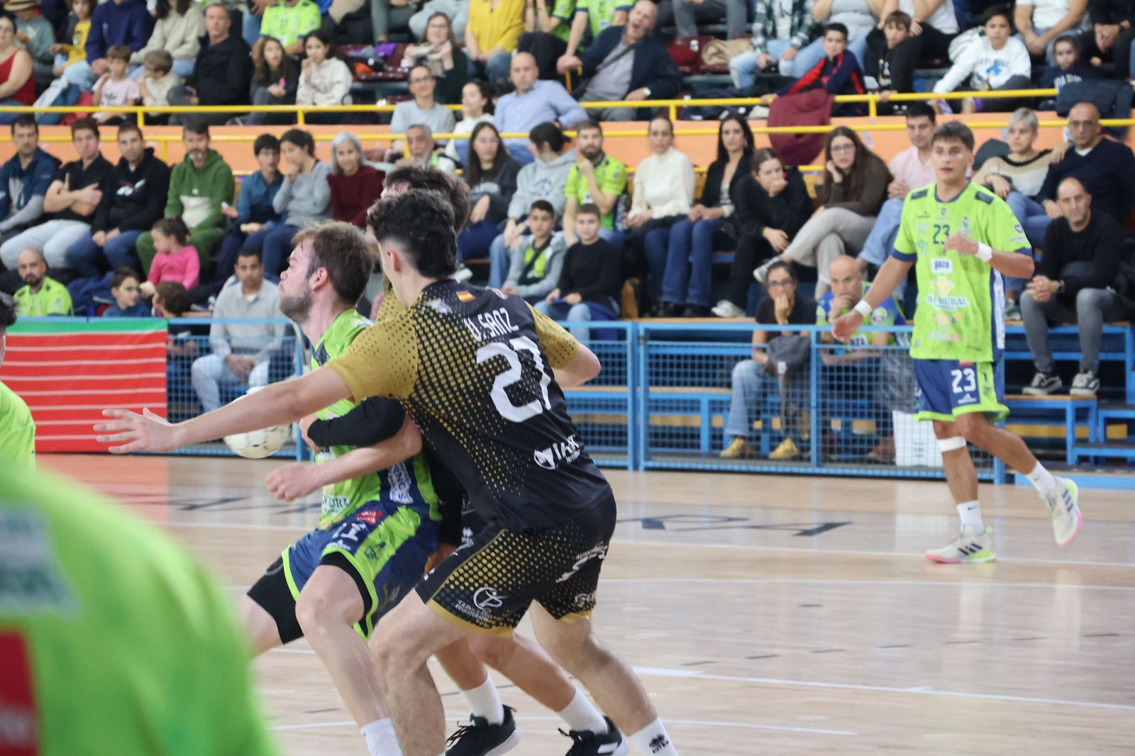 GALERÍA | El BM Zamora recibe en casa al Ciudad de Salamanca en un duelo muy ajustado