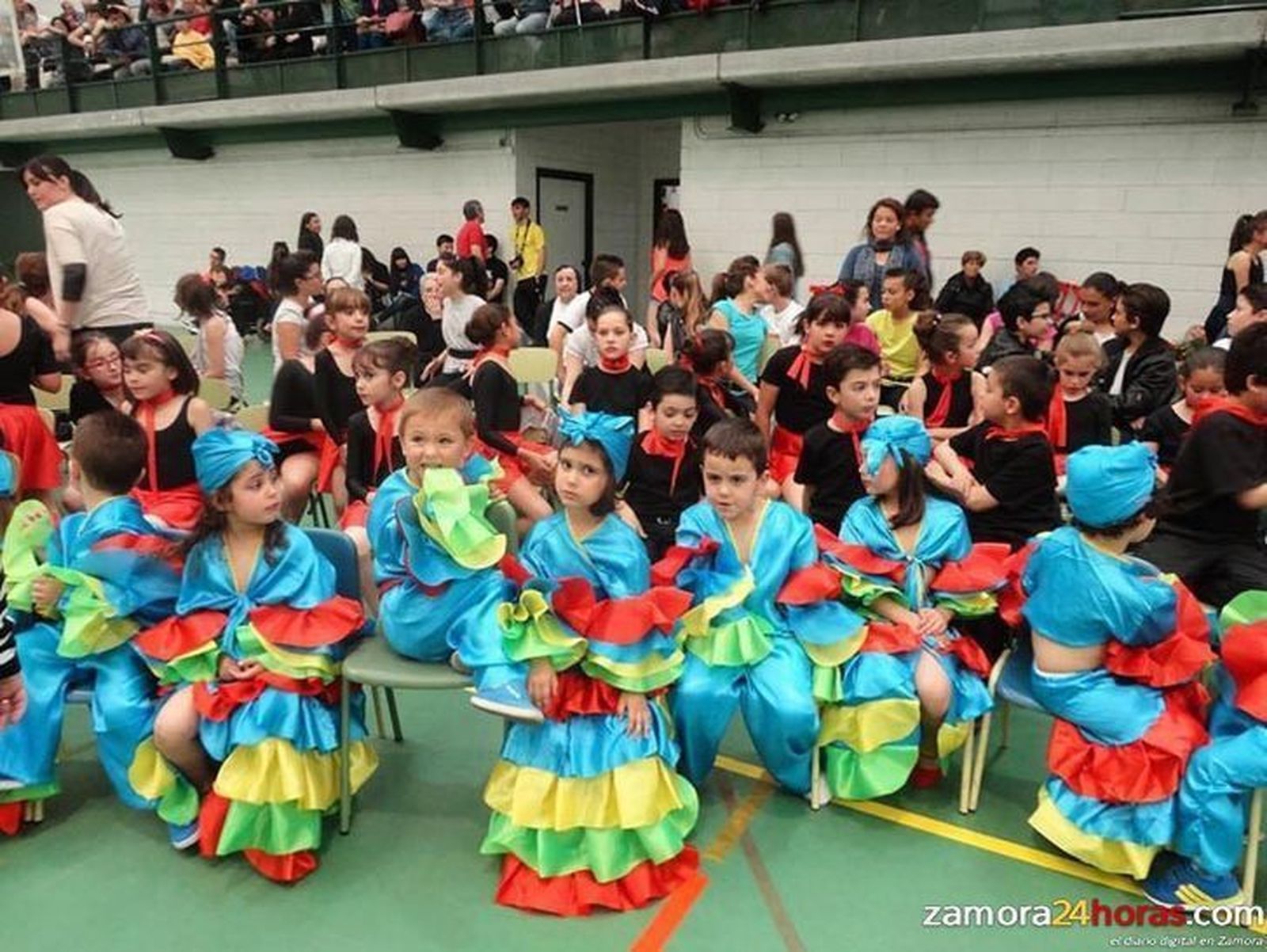 Los alumnos del Colegio María Inmaculada, “Locos por el baile”