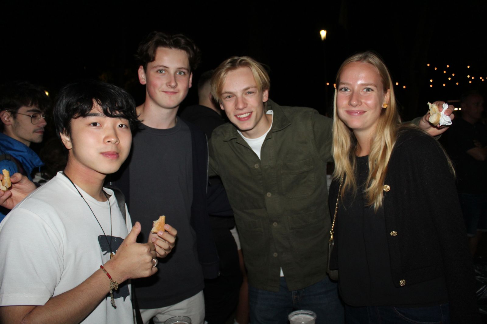 Ambiente en la Feria de Día en la tarde de este lunes