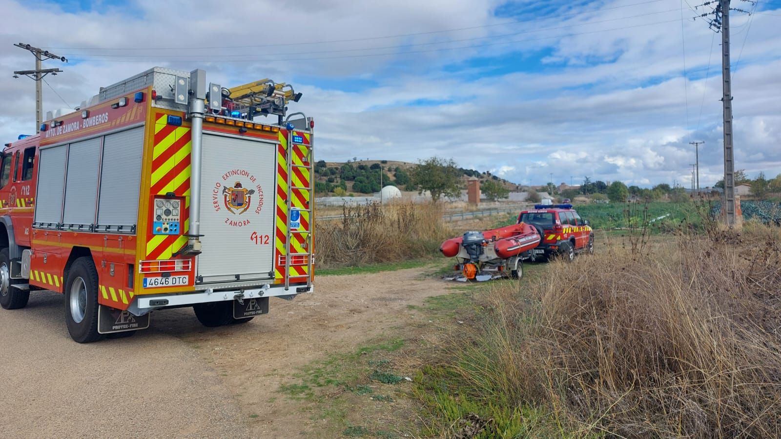 GALERÍA | Amplio despliegue para rescatar un cuerpo sin vida del río Duero en Zamora capital
