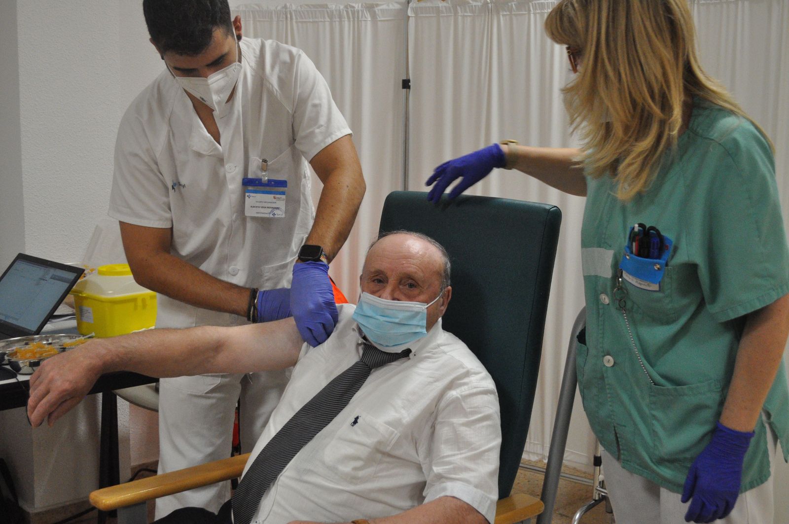 Francisco Tejedor, entre los primeros en recibir la tercera dosis de la vacuna en Zamora