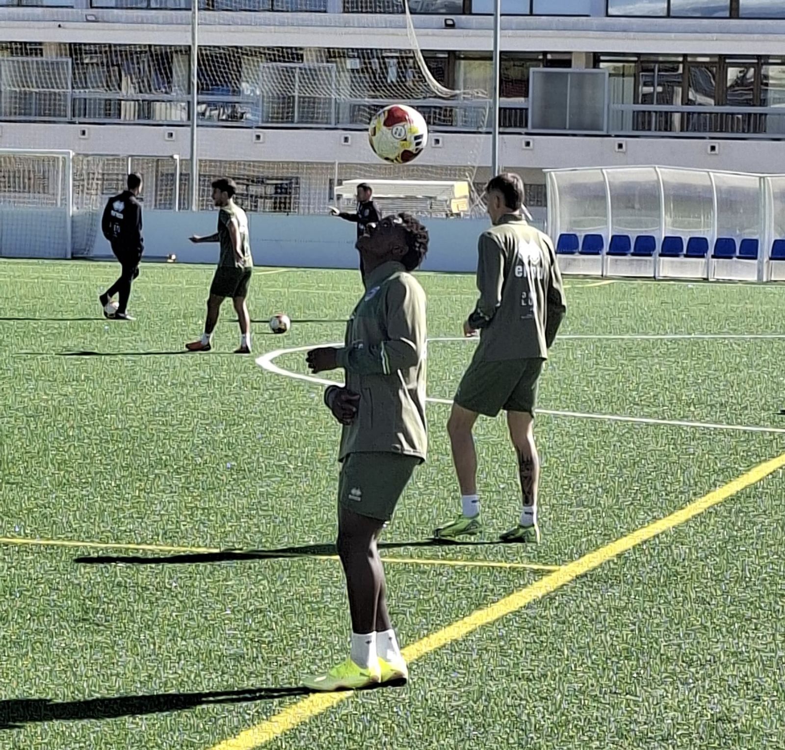 Henry Hiobi, en un entrenamiento con Unionistas
