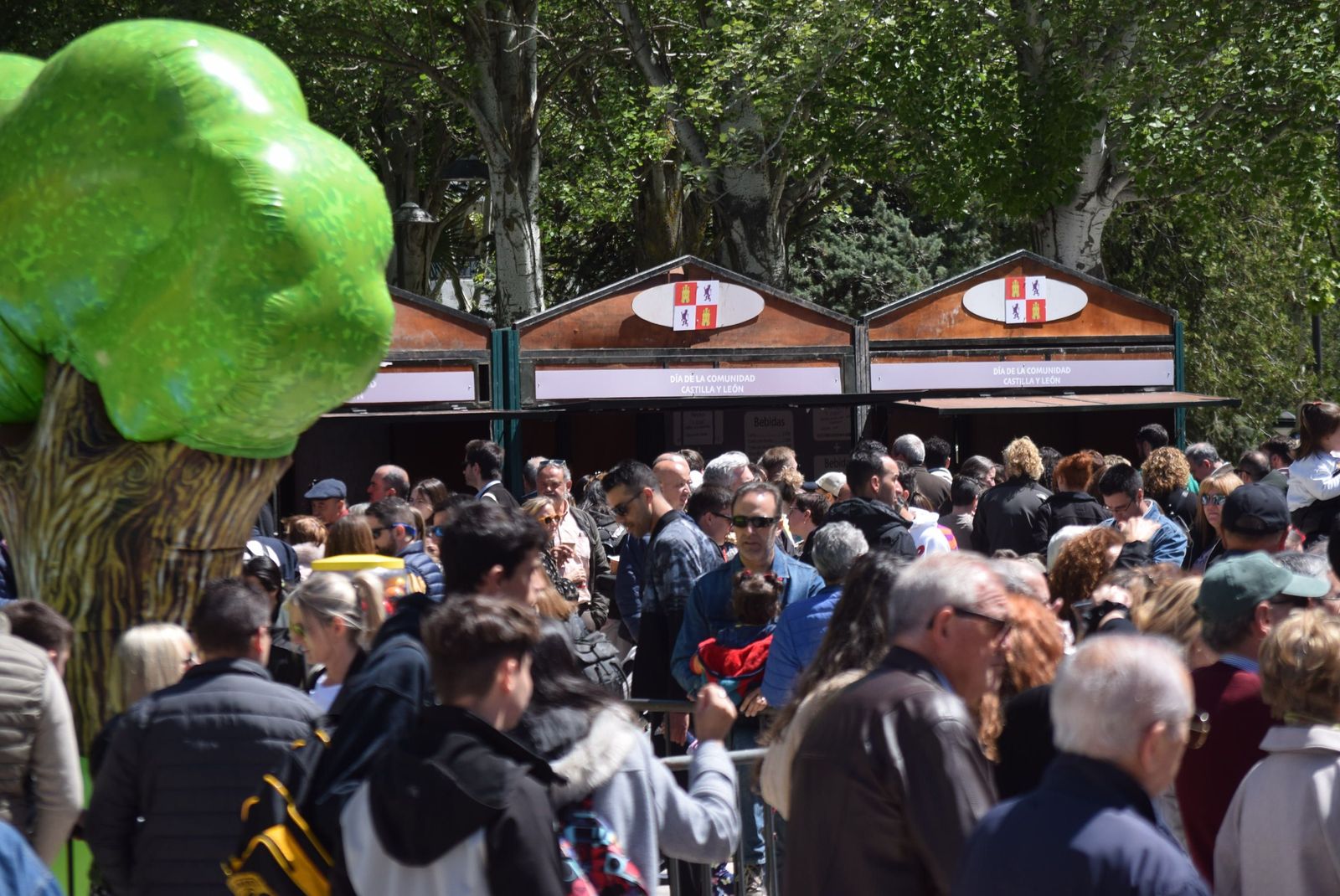 actuacion-dona-urraca-en-la-marina-31