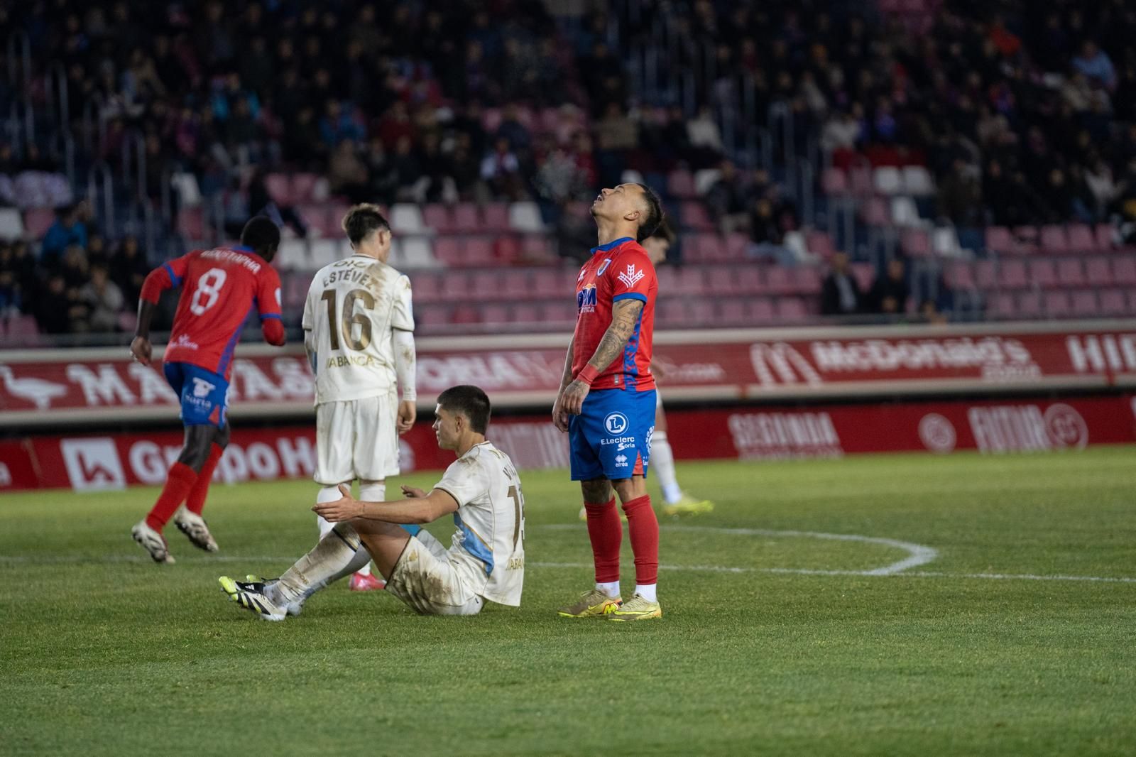Juancho se lamenta en el Numancia - Deportivo Fabril