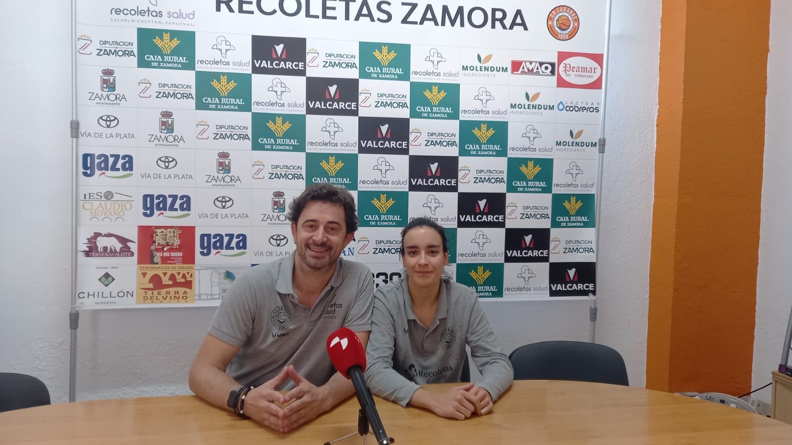 Ricardo Vasconcelos y Aina Martín en rueda de prensa