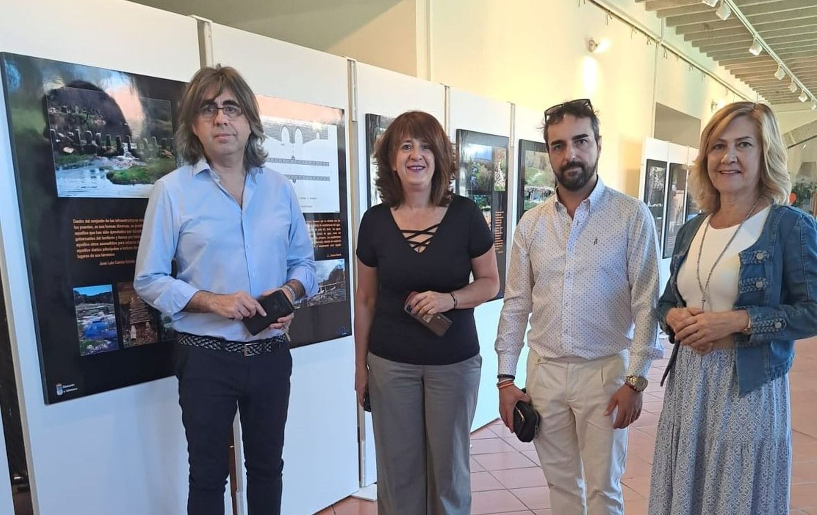 Foto de archivo de la comisión de fiestas de Béjar ( De izquierda a derecha: Luis Francisco Martín , Olga García, Javier Hernández Carrión y Purificación Pozo) Foto de archivo de la comisión de fiestas de Béjar ( De izquierda a derecha: Luis Francisco Martín , Olga García, Javier Hernández Carrión y Purificación Pozo)