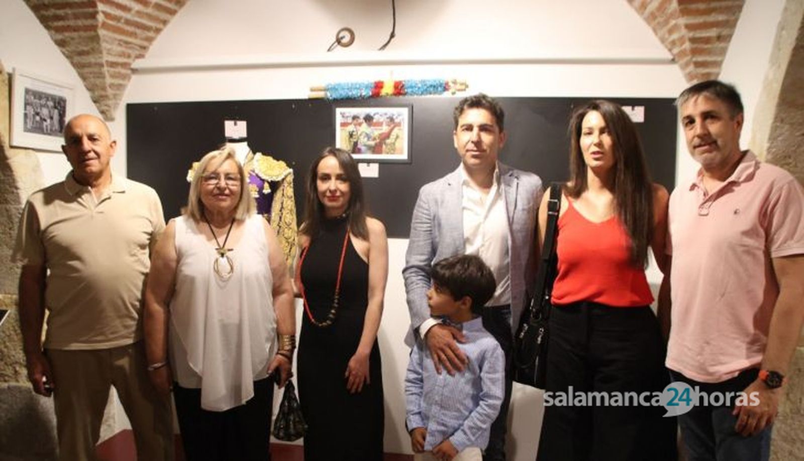 La concejala de Tradiciones, Carmen Seguín, participa en la donación de un traje de luces del torero Javier Valverde La concejala de Tradiciones, Carmen Seguín, participa en la donación de un traje de luces del torero Javier Valverde