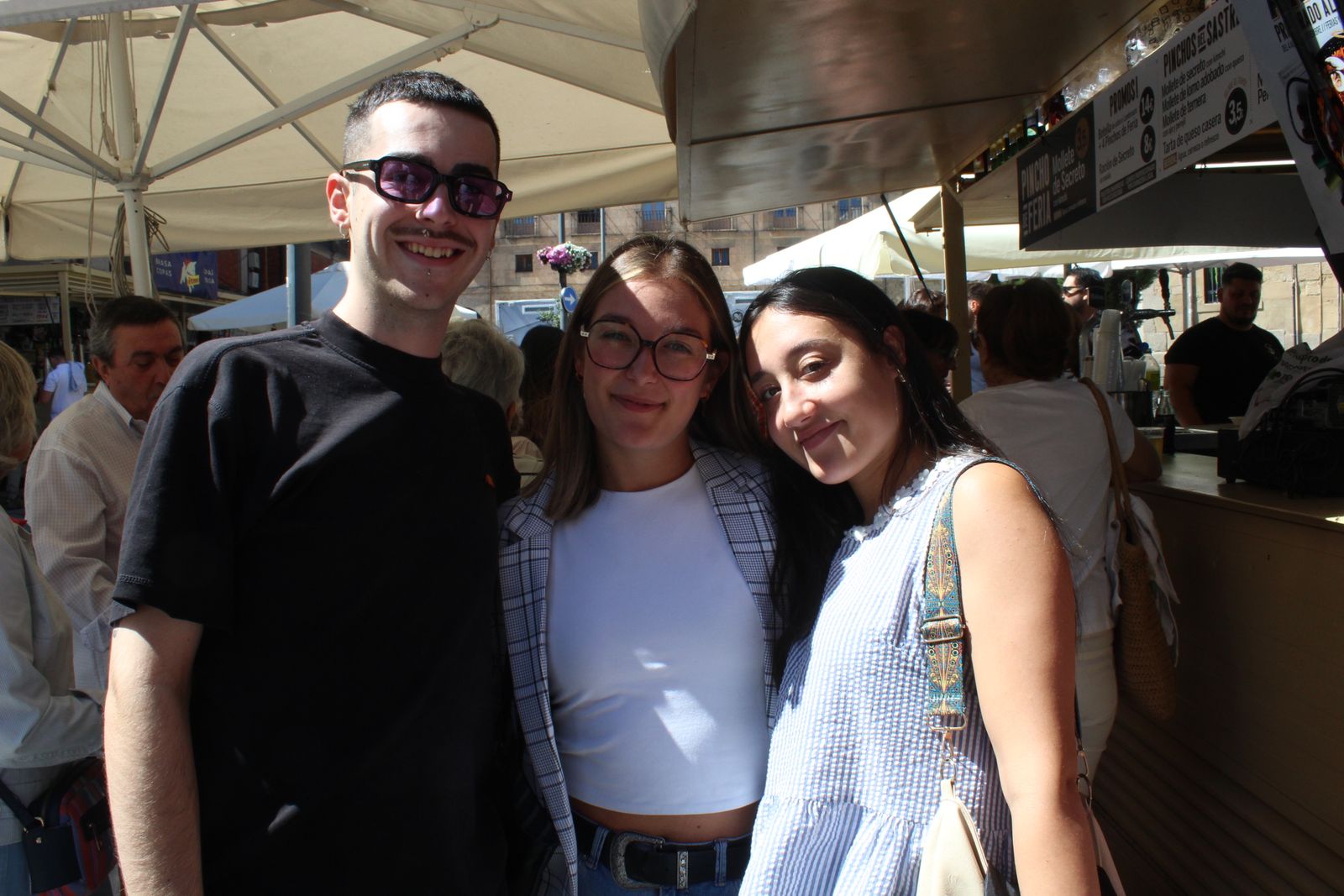 Ambiente en la Feria de Día en el mediodía de este jueves