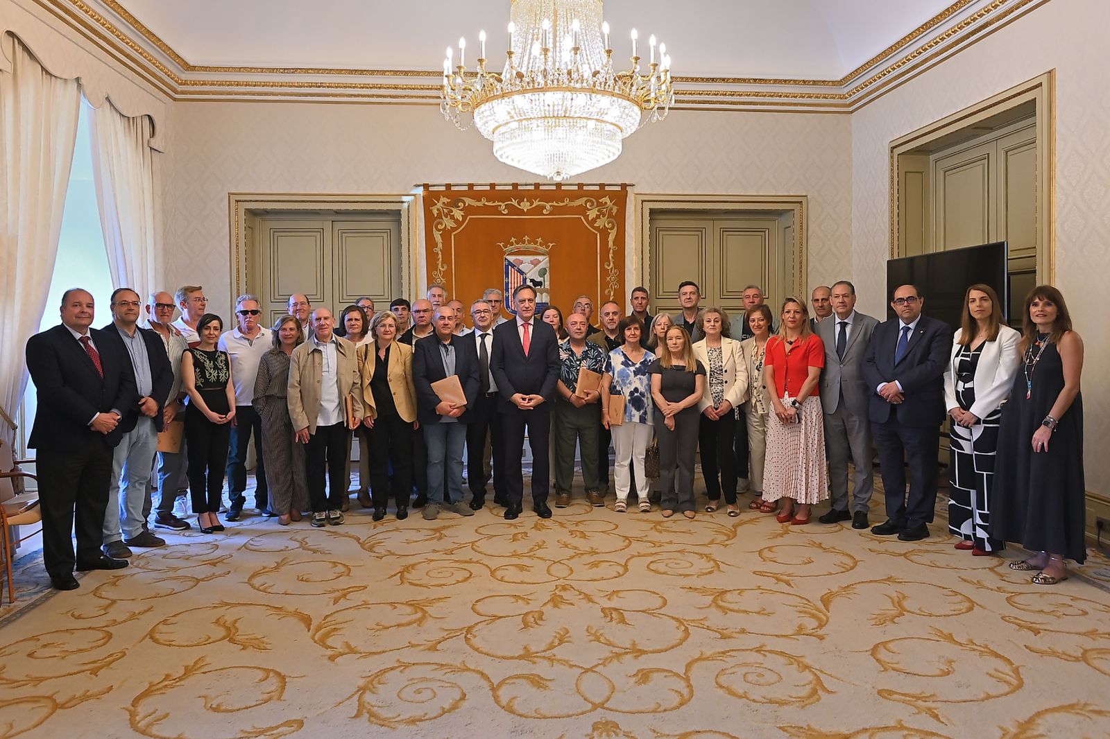 El Ayuntamiento de Salamanca reconoce la labor de 41 empleados municipales jubilados