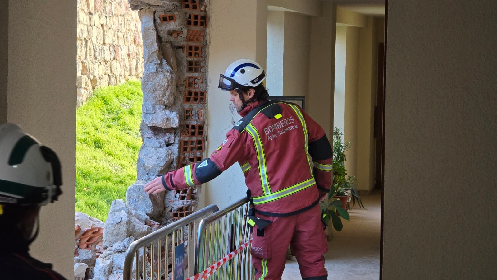 Así ha sido el desprendimiento de la muralla antigua de Salamanca