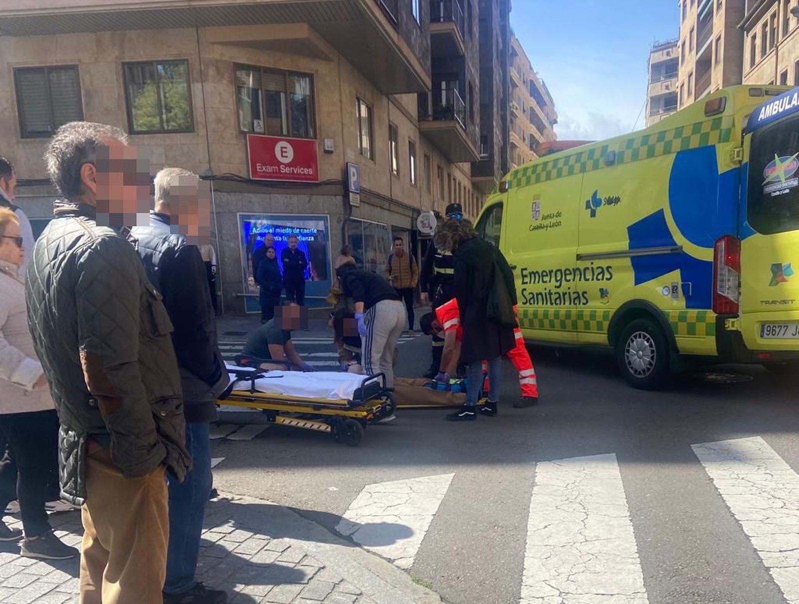 Una octogenaria resulta herida tras ser atropellada en la calle de los Condes de Crespo Rascón