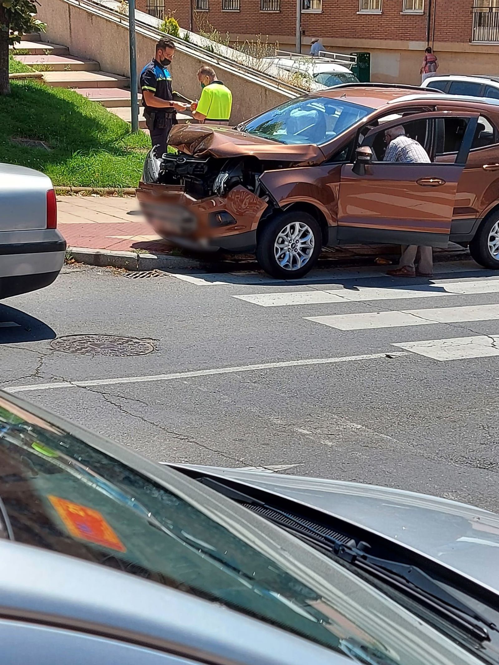 Estado en el que quedó uno de los vehículos implicados en el choque producido en el cruce de Poeta Jesús Rasueros con San Pedro