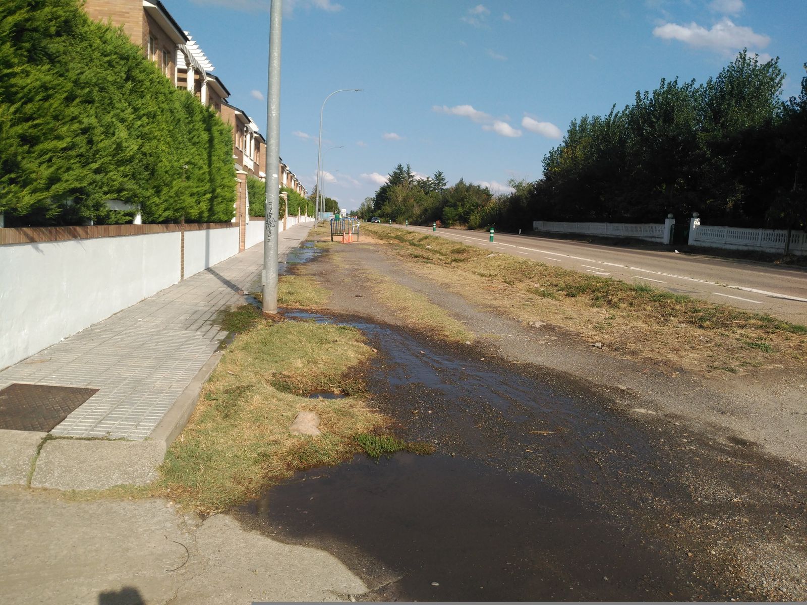 Solucionado el vertido de agua de la Carretera de Madrid