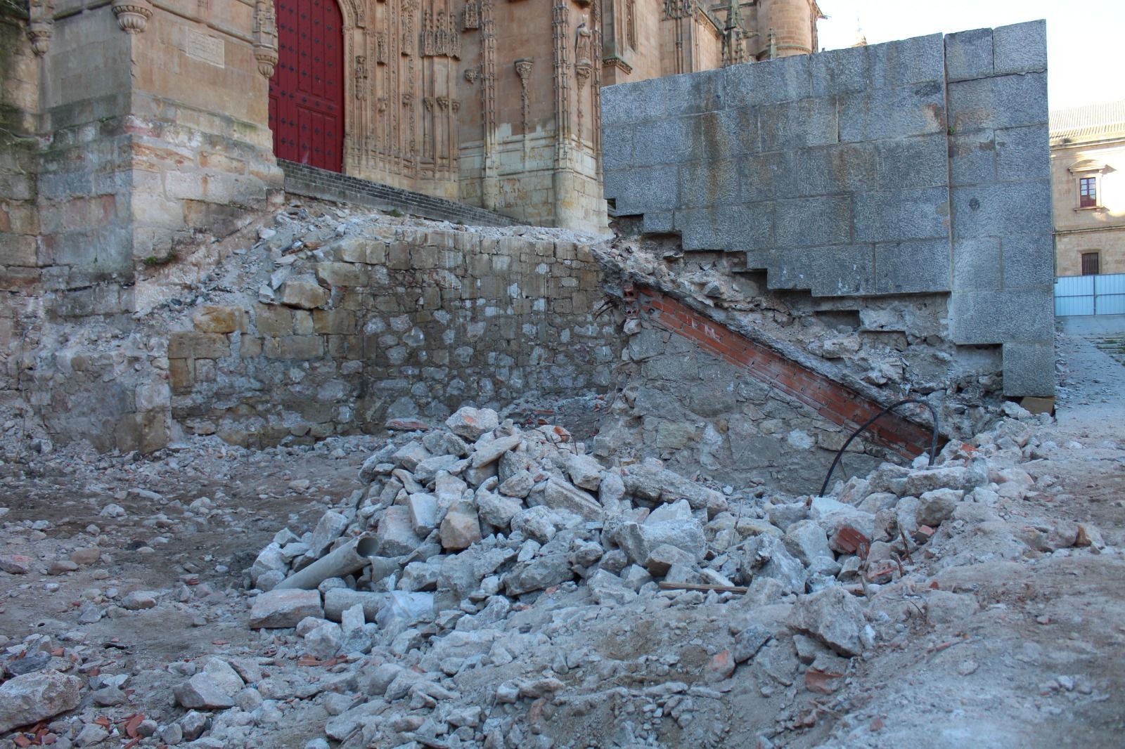 Obras en el atrio de la Catedral de Salamanca