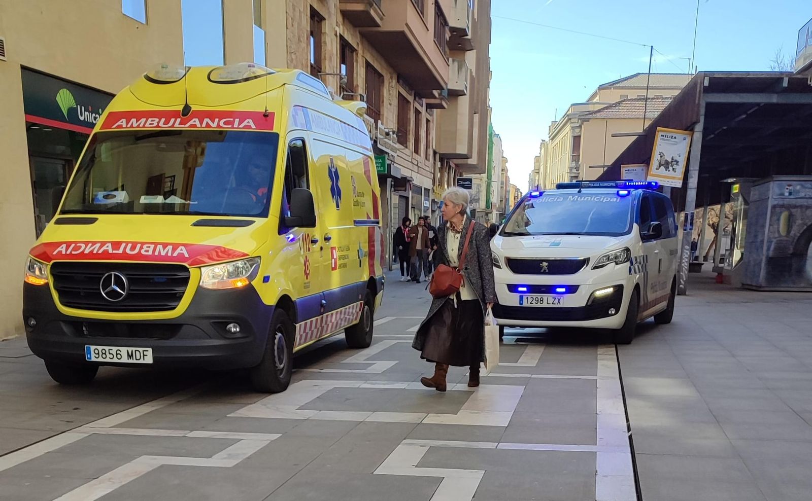 Ambulancia y Policía Nacional en Santa Clara