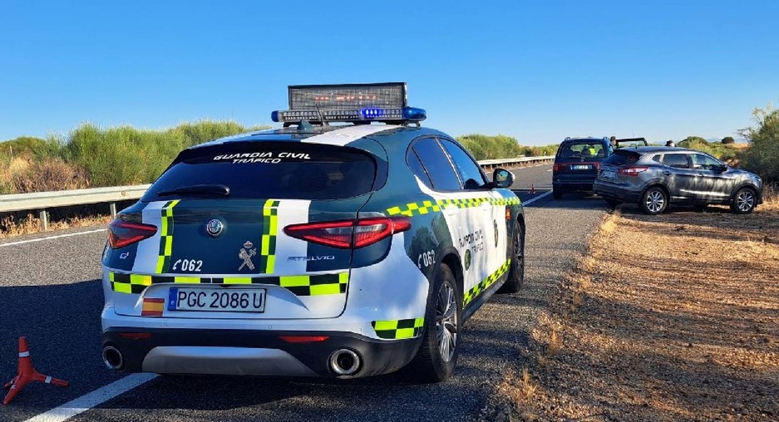 Huyen de la Guardia Civil y agreden a un agente tras ser interceptados dos detenidos en Zamora
