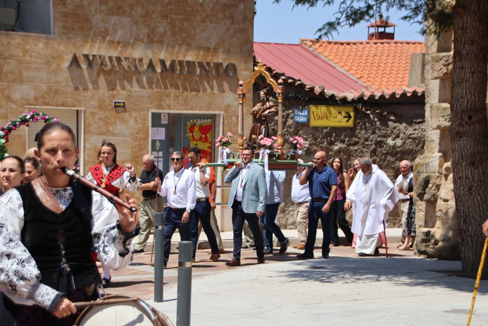Castellanos de Villiquera Misa y procesión