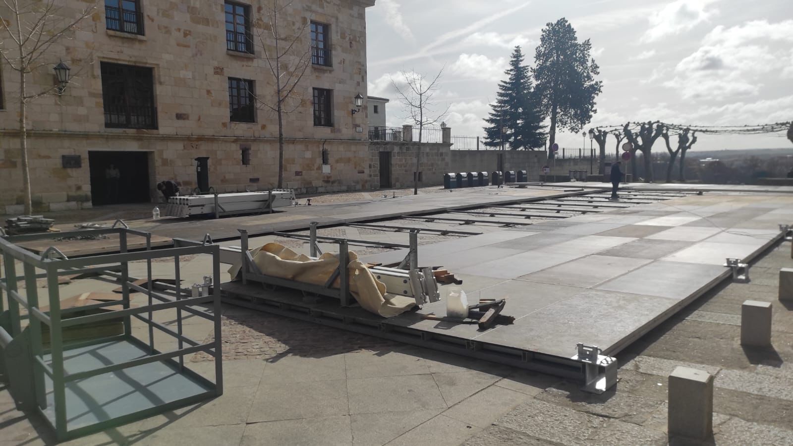 montaje-de-la-carpa-provisional-3