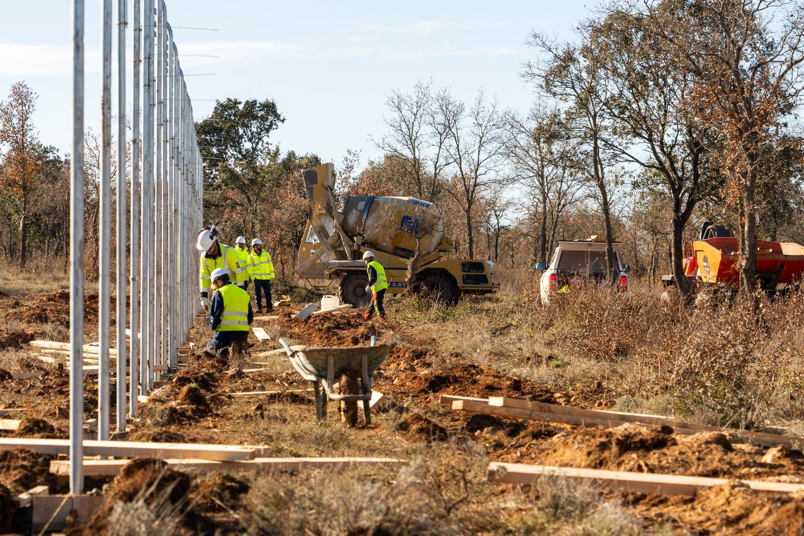 Instalación del cerco para linces ibéricos en Astudillo