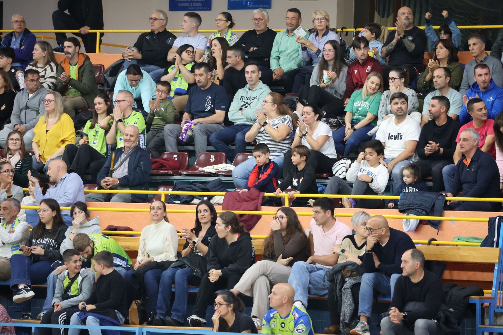 GALERÍA | El BM Zamora recibe en casa al Ciudad de Salamanca en un duelo muy ajustado