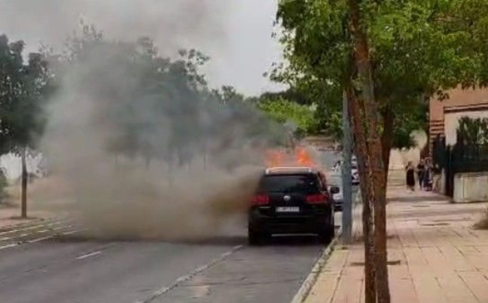 Arde un turismo en el barrio de Los Alcaldes