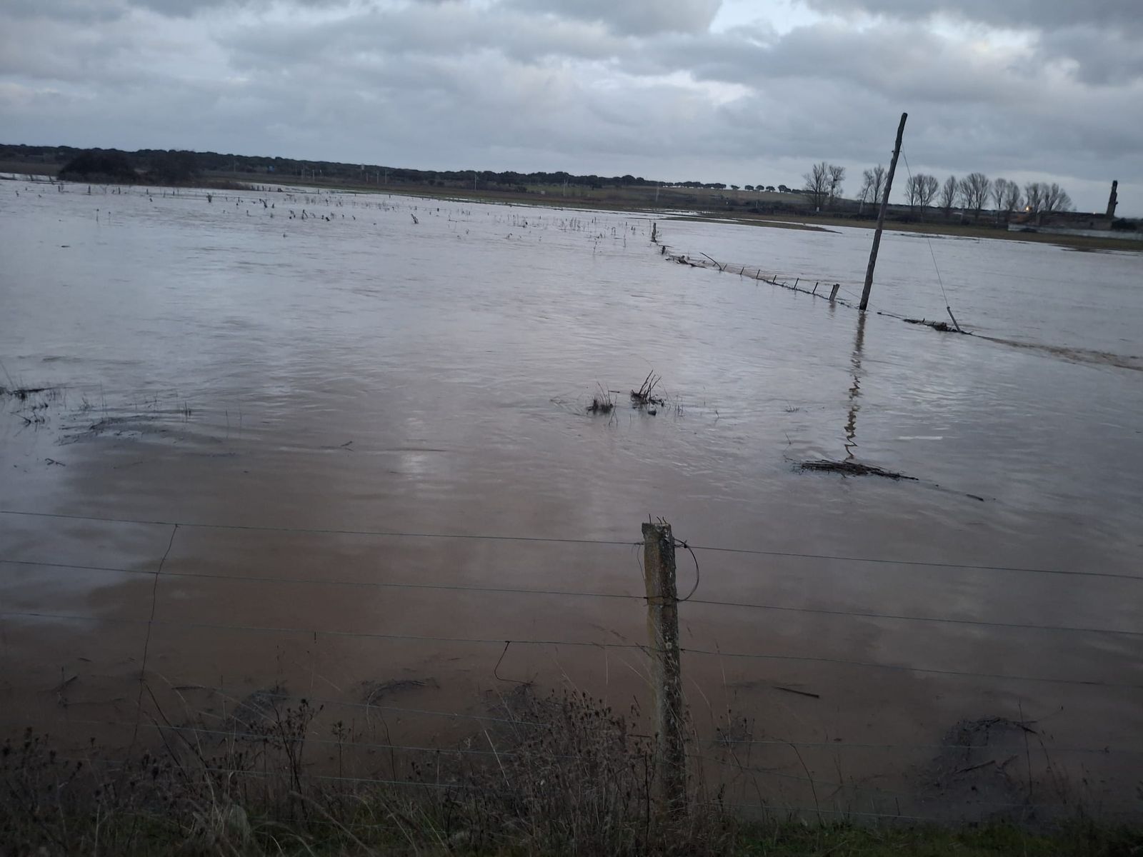 Río Castro desbordado a su paso por Aldehuela de la Bóveda