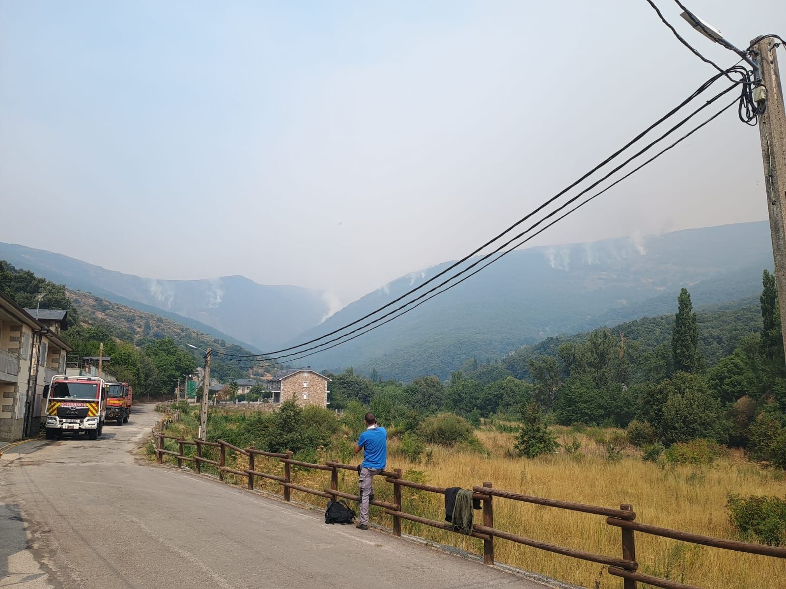Vigo de Sanabria este martes tras las peores horas del incendio
