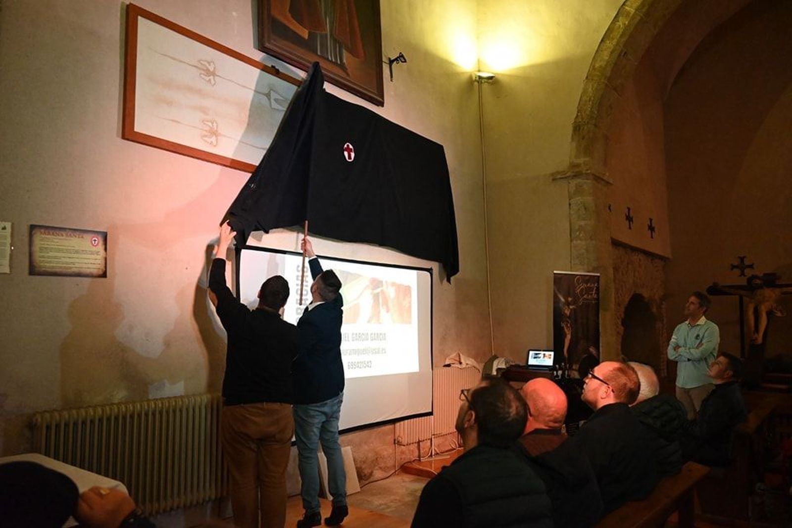 Presentación de la Sábana Santa en Ciudad Rodrigo por la Cofradía del Silencio. Foto Ayto. Ciudad Rodrigo