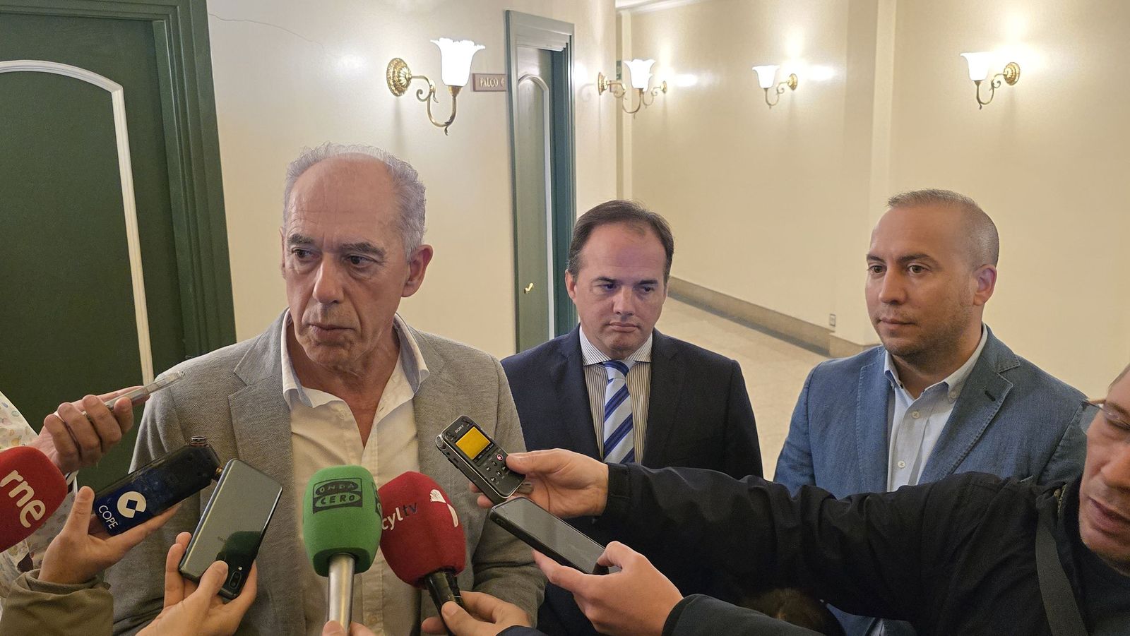 El concejal de Protección Ciudadana y Tráfico, Ángel Molina, asiste a la actividad escolar de concienciación sobre seguridad vial de Aesleme