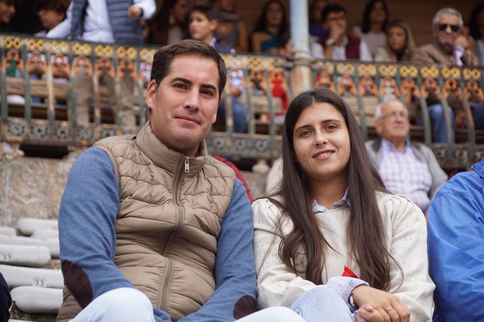 tendidos-de-la-glorieta-durante-la-corrida-de-garcia-y-olga-jimenez-32