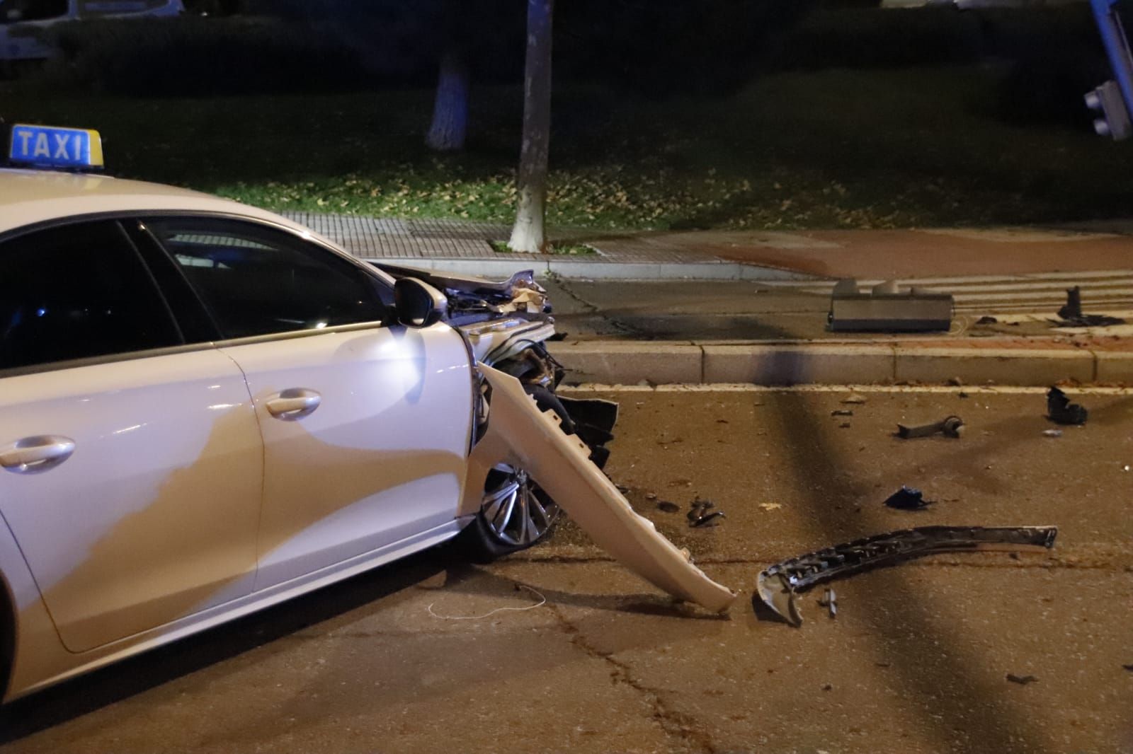 accidente-de-taxi-en-glorieta-beatriz-de-suabia-fotos-andrea-m-9