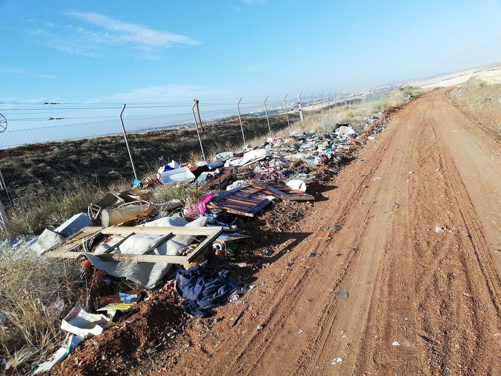 Vertedero Calzada de Medina 10 8 2019 (1)