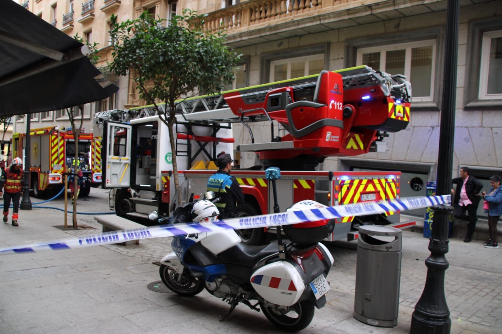 incendio-de-una-vivienda-en-la-calle-rector-lucena-2
