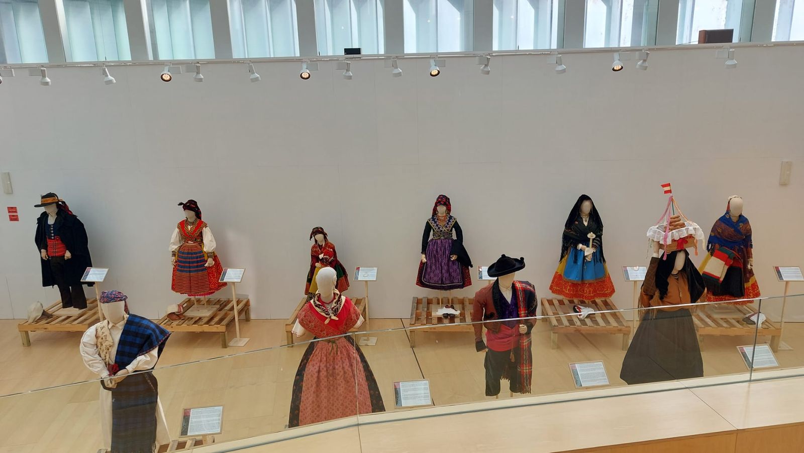 exposicion-v-festival-internacional-de-indumentaria-tradicional-15