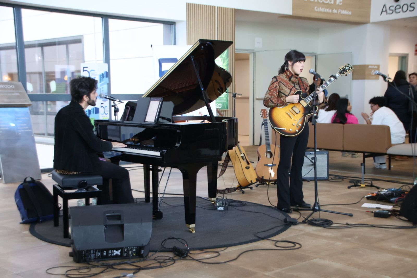 Concierto en el hall principal del Hospital de Salamanca, enmarcado dentro de los actos del 50 Aniversario del Hospital Clínico Universitario de Salamanca