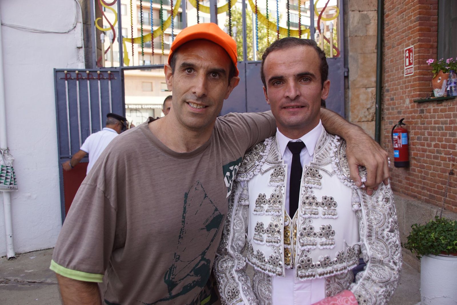 Así se ha vivido la primera corrida de la feria 2025 en La Glorieta: imágenes del ambiente en los tendidos y en el patio de cuadrillas