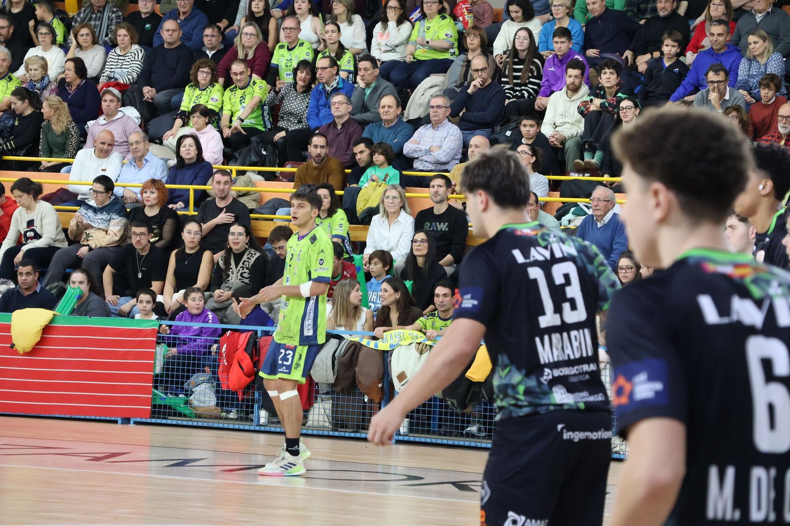 GALERÍA | Duelo de alturas entre el BM Zamora y el Torrelavega