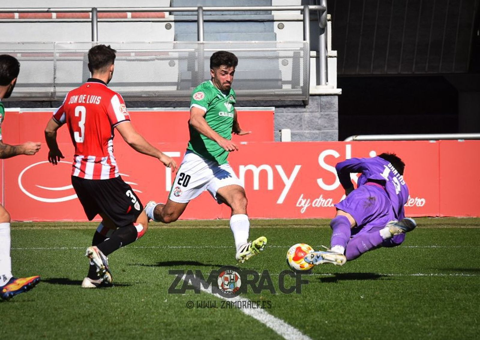 Miki Codina, en una acción del choque ante el Bilbao Athletic