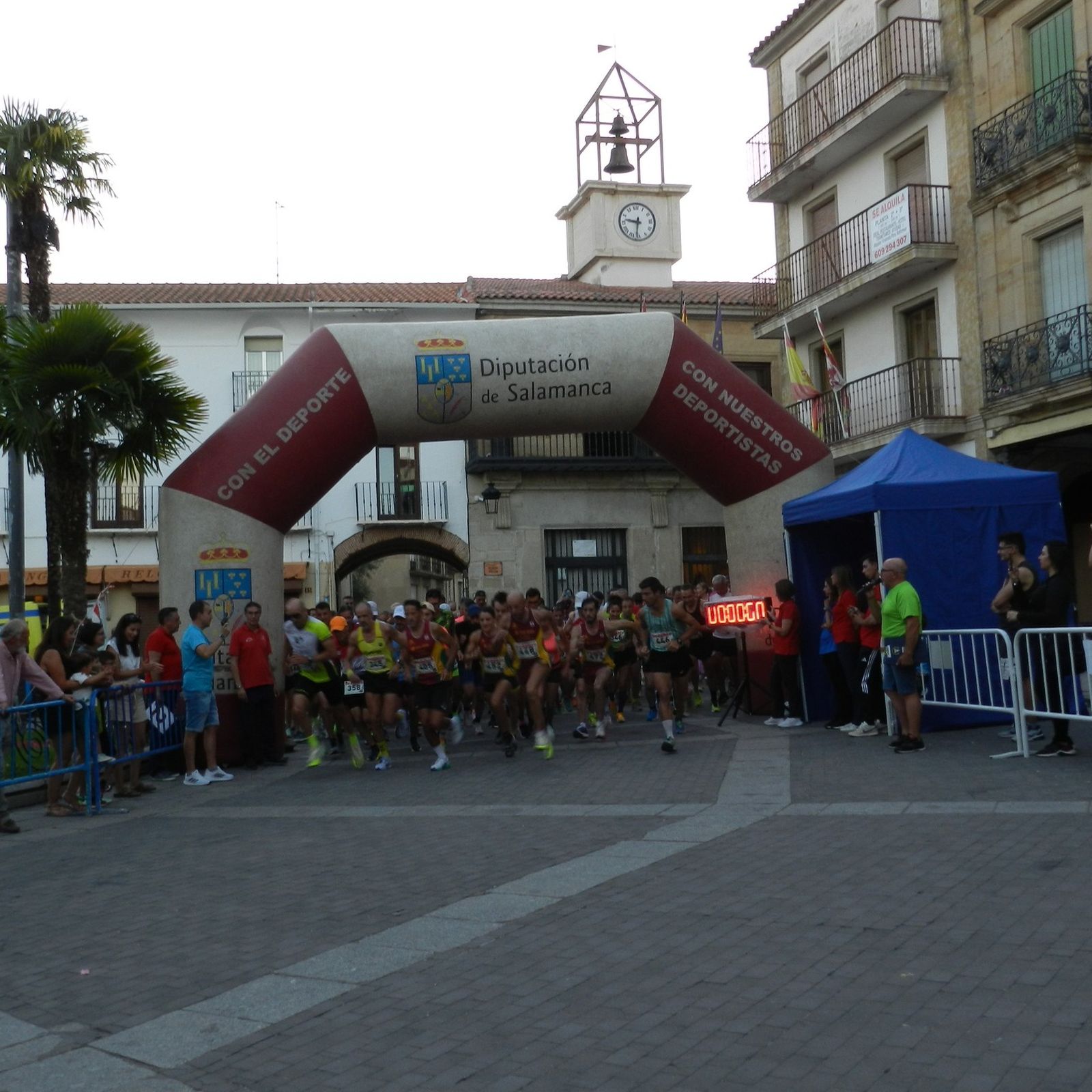 Deportistas Vino Toro Caja Rural. Salida en Salamanca