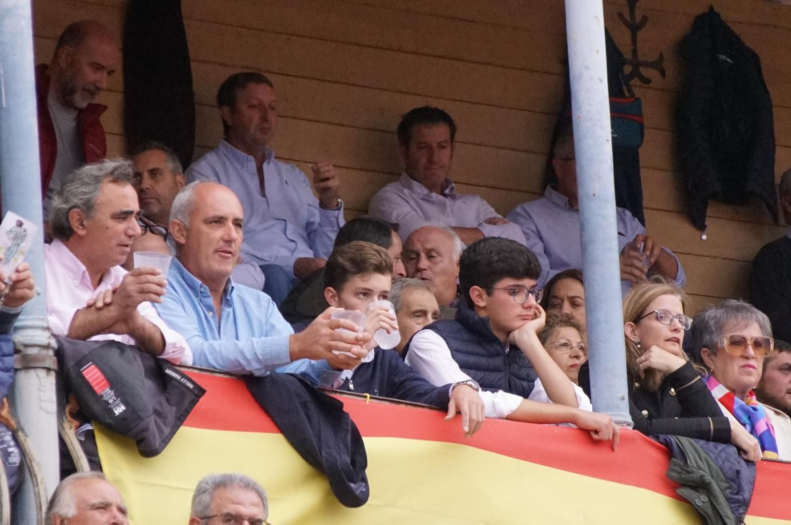 ambiente-en-el-patio-de-cuadrillas-de-la-glorieta-para-ver-a-sergio-galan-diego-ventura-y-guillermo-hermoso-de-mendoza-21-de-septiembre-de-2024-fotos-juanes-47