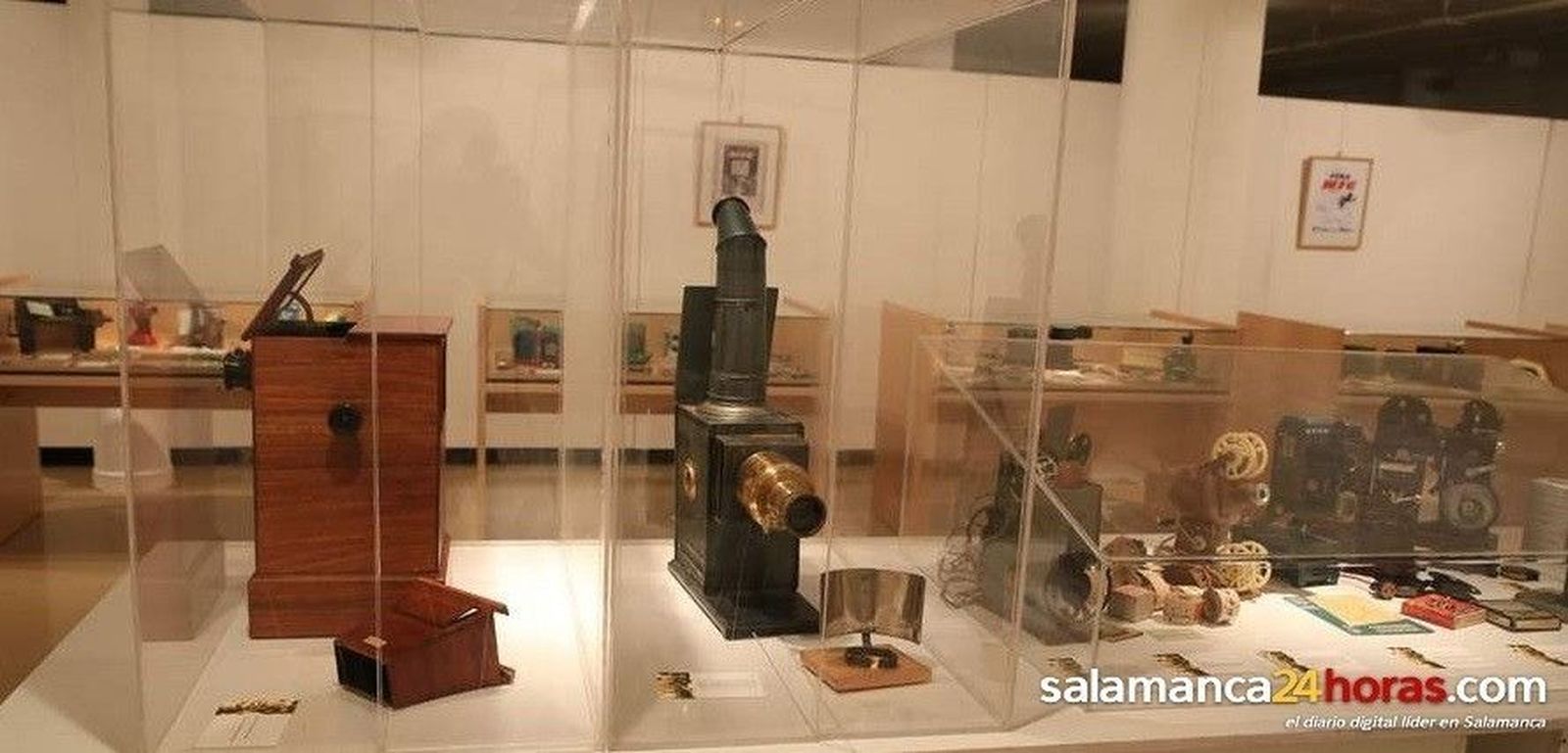 La biblioteca Torrente Ballester acoge la exposición 'De la linterna mágica al Cinexin' La biblioteca Torrente Ballester acoge la exposición 'De la linterna mágica al Cinexin'
