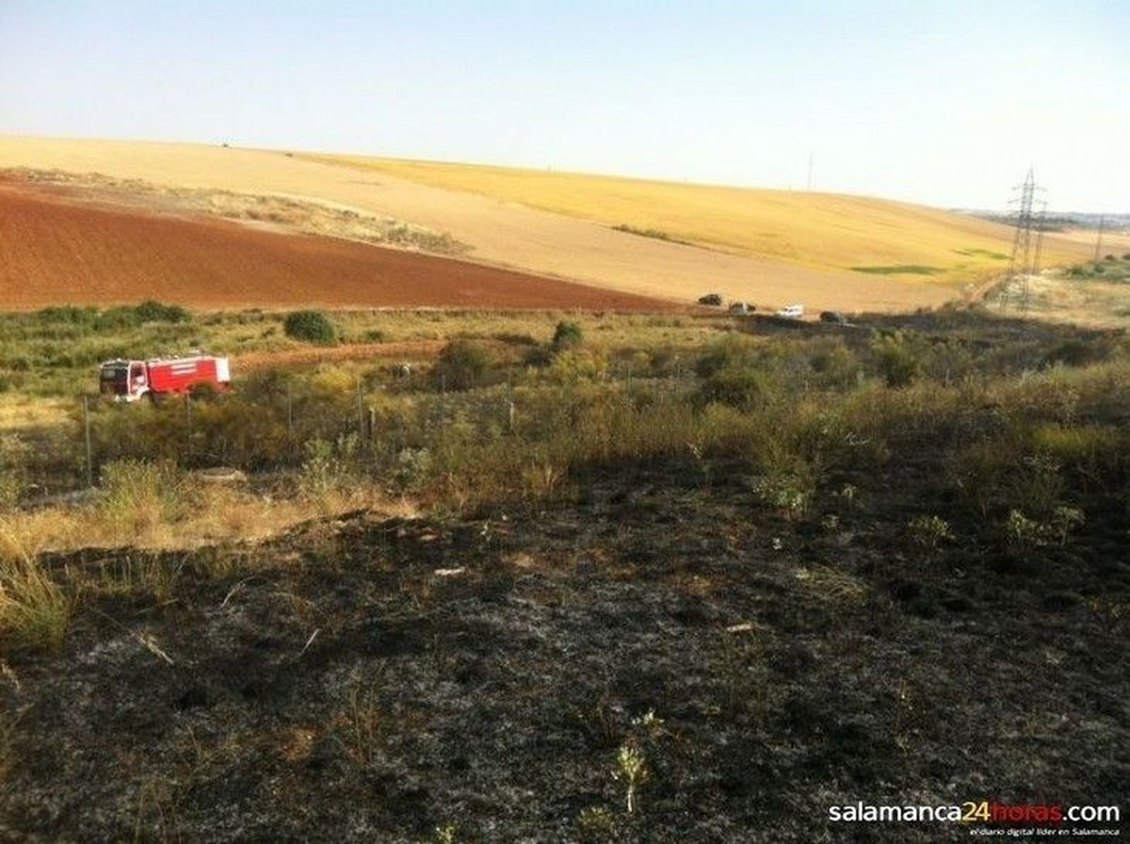 Un incendio calcina dos hectáreas de pasto y maleza junto a Mercasalamanca Un incendio calcina dos hectáreas de pasto y maleza junto a Mercasalamanca