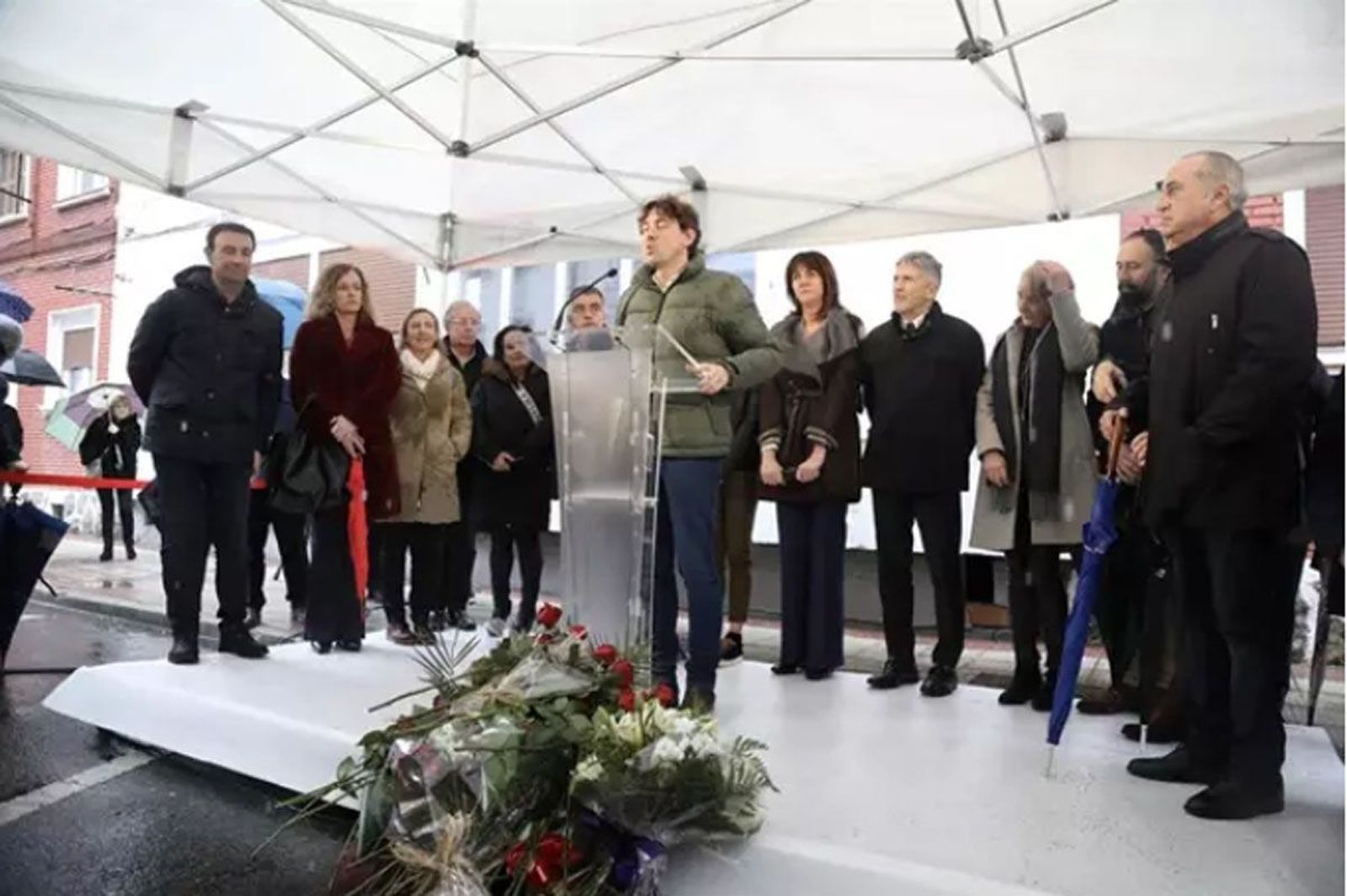 Eneko Andueza hablando durante el homenaje a Isaías Carrasco en Arrasate a 07 de marzo de 2020. EP