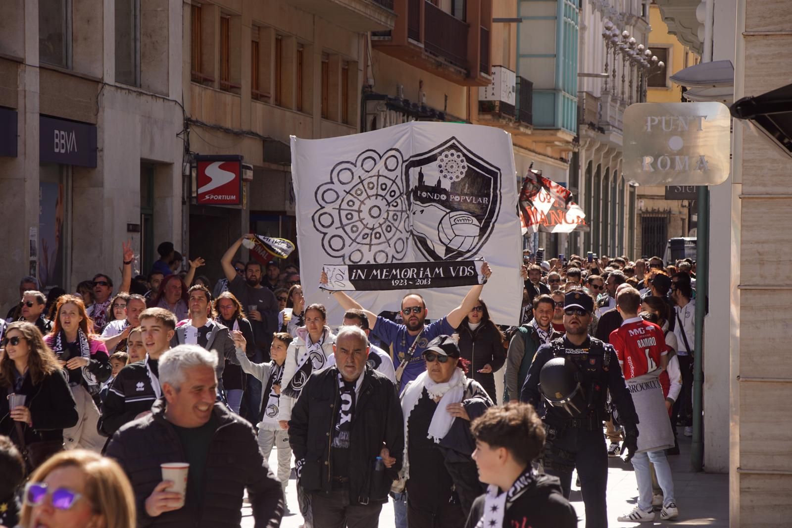 los-aficionados-de-unionistas-toman-las-calles-de-zamora-con-un-doble-corteo-1