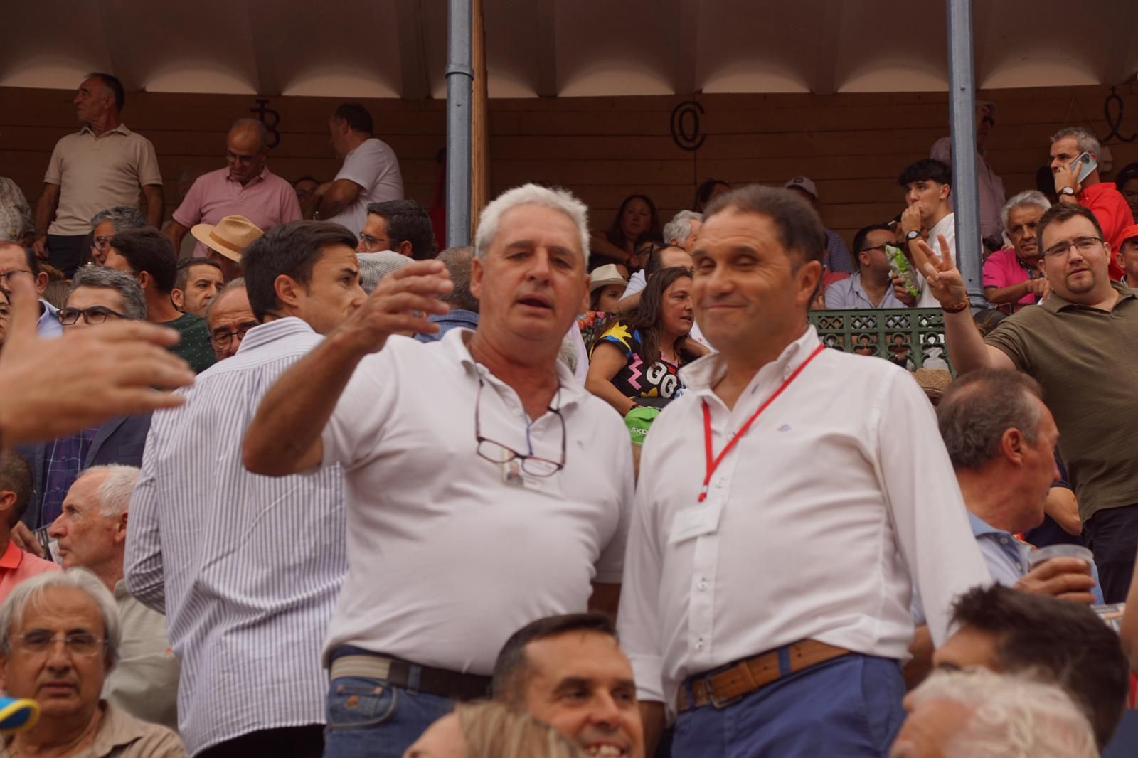 Gran ambiente en La Glorieta para la tarde de toros de Morante de la Puebla, Ismael Martín y Marco Pérez