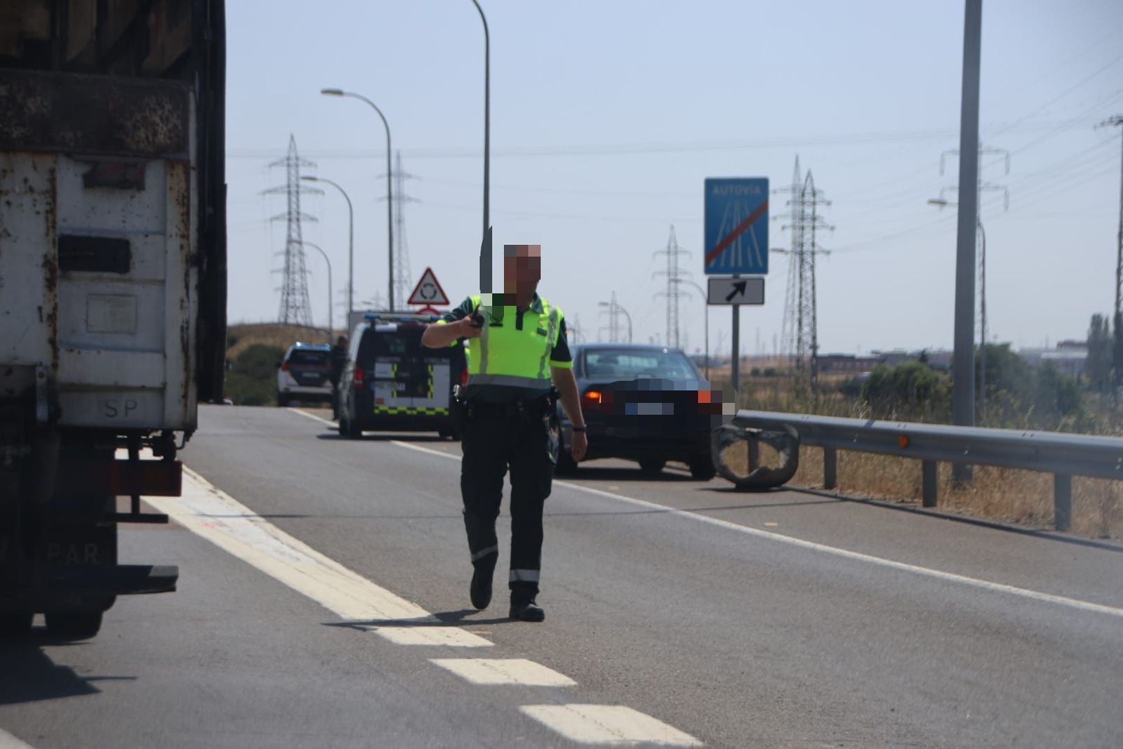 Accidente de tráfico entre un camión y un vehículo en la A-62 a la altura de Villares de la Reina