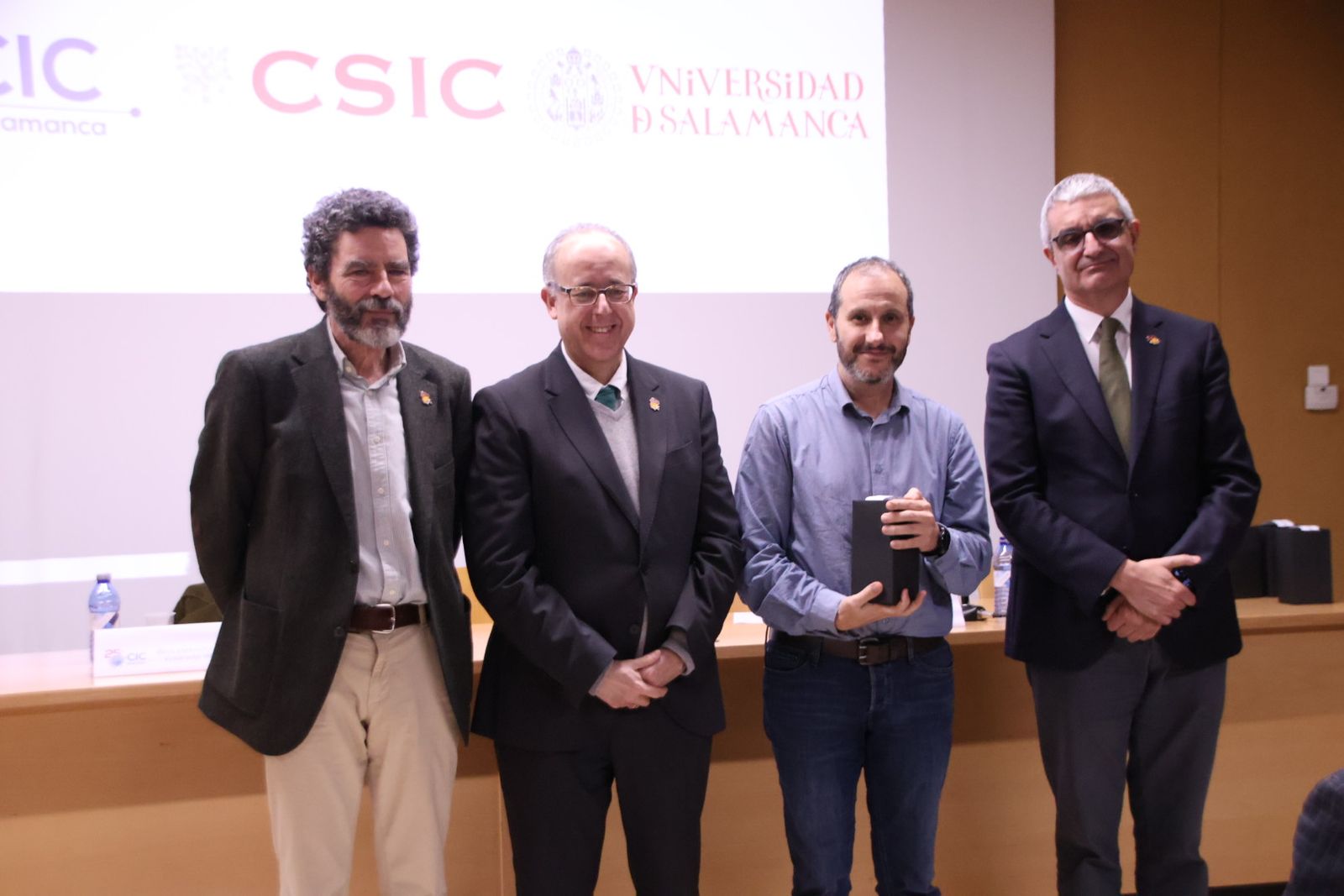El Centro de Investigación del Cáncer (CIC) organiza un homenaje al personal que cumple 25 años
